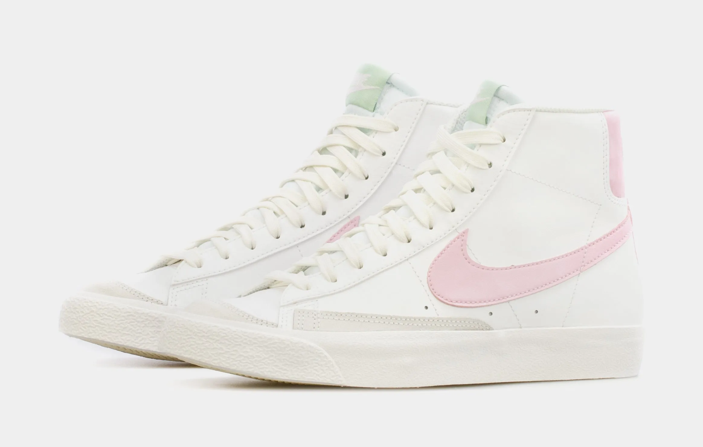 Blazer Mid '77 Grade School Lifestyle Shoes (White/Pink)