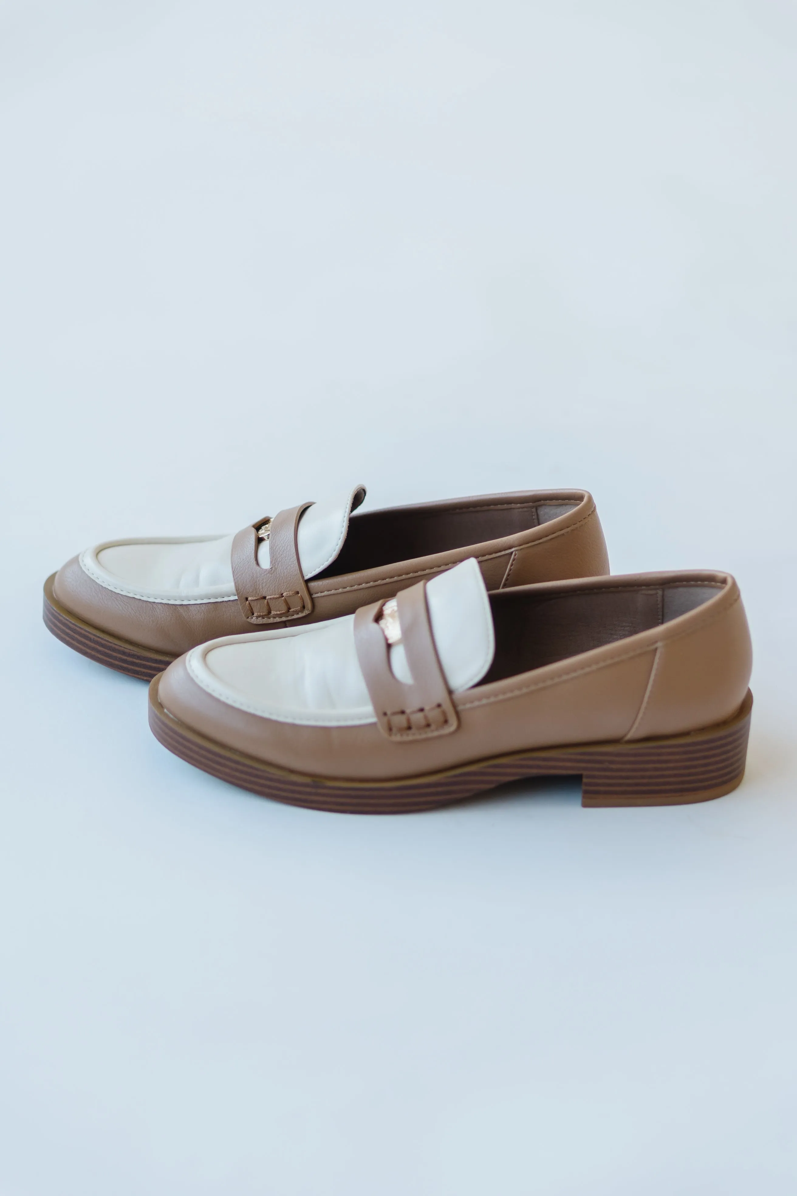 Chinese Laundry: Porter Loafer in Bone   Camel