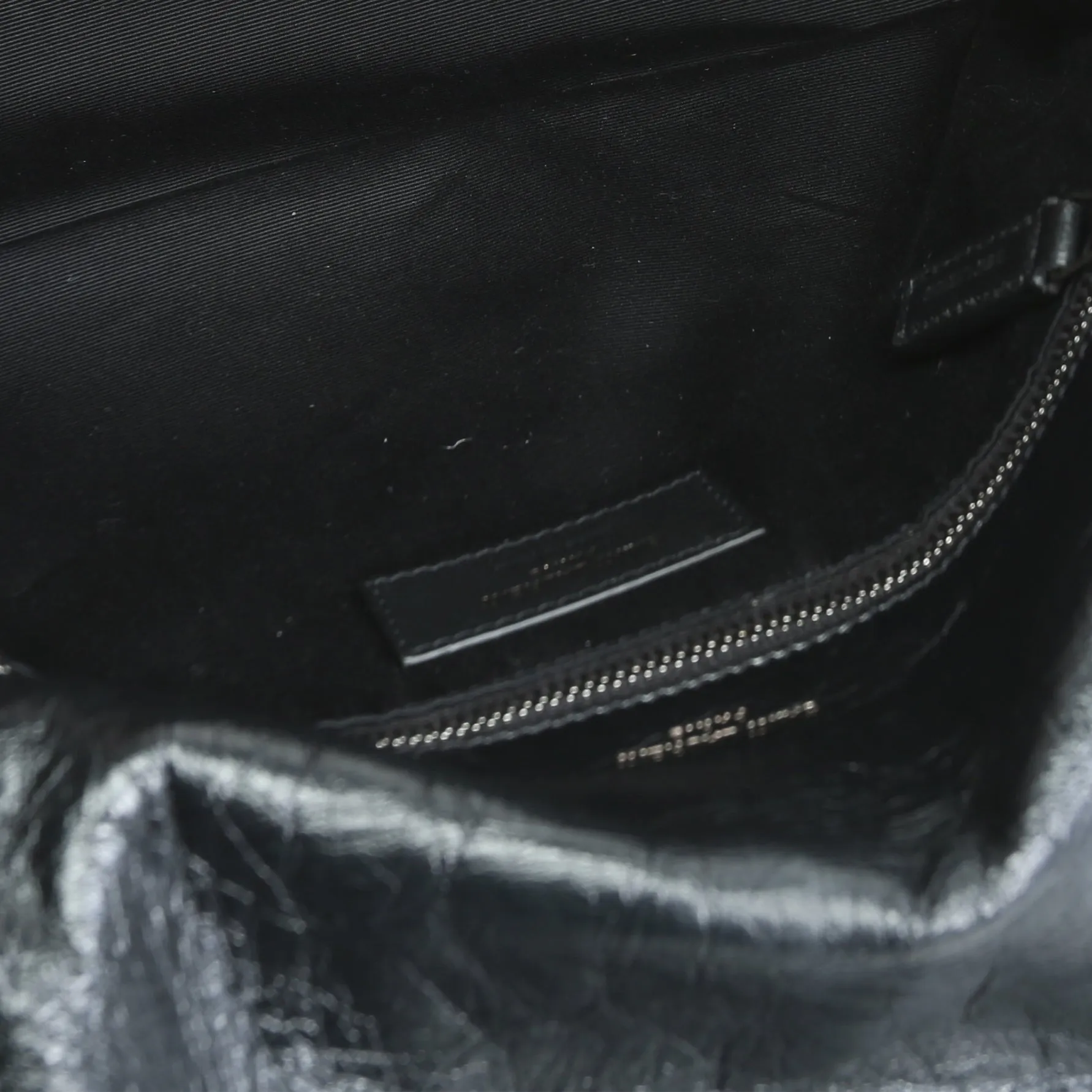 SAINT LAURENT Niki Medium Shoulder Bag - Black